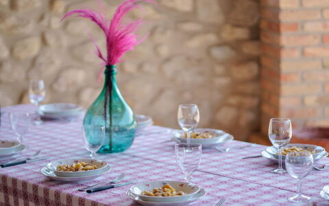 Villa Pagannoni: Bordservice, Bord, Møbel, Drinkware, Mad, Glasservice, Tallerkner, Dug, Textile, Dekoration