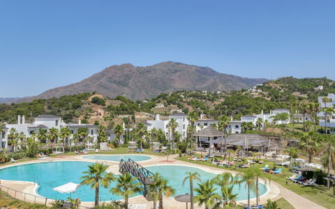 Mirador de Estepona Hills: Mad, Bord, Bordservice, Plante, Møbel, Himmel, Stol, Tallerkner, Plade, Udendørs Møbler