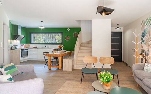Ocean Forest: Mad, Bord, Bordservice, Plante, Møbel, Himmel, Stol, Tallerkner, Plade, Udendørs Møbler