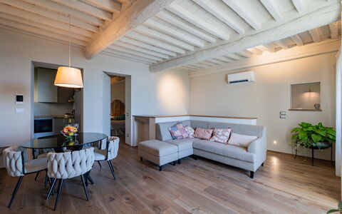 Casa Novecento: Møbel, Bord, Couch, Ejendom, Billedramme, Komfort, Træ, Indretning, Belysning, Stueplante