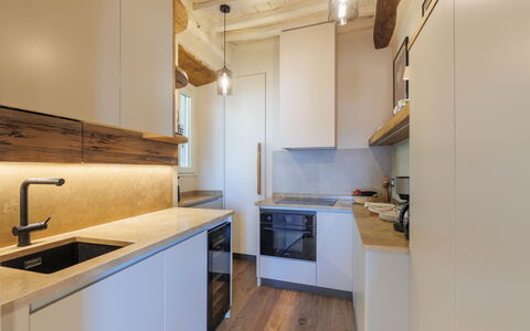 Casa Novecento: Cabinetry, Countertop, Køkkenvask, Træ, Håndvask, Køkken Apparat, Gulvbelægning, Komfur, Køkken, Etage