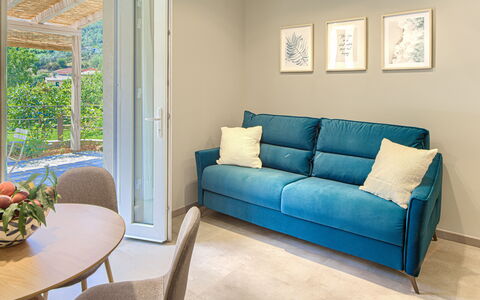 La Casa Dei Glicini - Levanto: Møbel, Couch, Plante, Azure, Bord, Træ, Indretning, Stue, Pude, Etage
