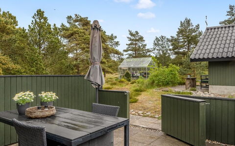 Eliza - 600M from the Sea: Bjergrige Landskabsformer, Bjerg, Bakke, Bjergkæde, Hill Station, Menneskelig Bosættelse, Urban Design, Alps, Dal, Topmøde