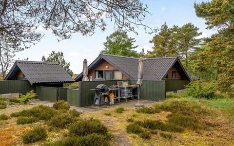 Eliza - 600M from the Sea: Bjergrige Landskabsformer, Bjerg, Bakke, Bjergkæde, Hill Station, Menneskelig Bosættelse, Urban Design, Alps, Dal, Topmøde