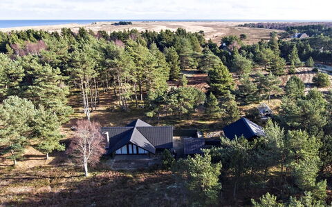 Eliza - 600M from the Sea: Tag, Hus, Land Lot, Hjem, Sommerhus, Estate, Garden Bygninger, Skygge, Bjælkehytte, Landscaping