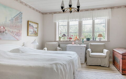 Arvidstorp: Møbel, Ejendom, Vindue, Bygning, Komfort, Billedramme, Træ, Bed Frame, Textile, Indretning