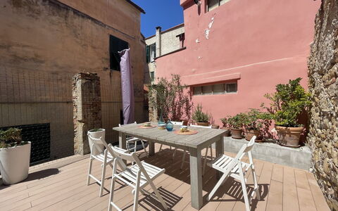 Casa nel Blu: Bordservice, Himmel, Bord, Ejendom, Plante, Møbel, Bygning, Sky, Tallerkner, Kop
