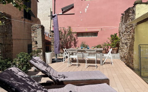 Casa nel Blu: Bordservice, Himmel, Bord, Ejendom, Plante, Møbel, Bygning, Sky, Tallerkner, Kop
