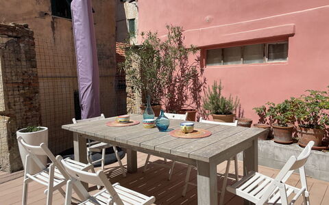 Casa nel Blu: Bordservice, Himmel, Bord, Ejendom, Plante, Møbel, Bygning, Sky, Tallerkner, Kop