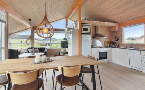 Mitre - 300M from the Sea: Træ, Indretning, Loft, Gulvbelægning, Etage, Køkken, Møbel, Hjem, Bejdse, Hårdttræ