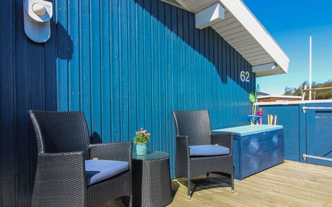 Mitre - 300M from the Sea: Loft, Skygge, Hårdttræ, Planke, Stol, Bejdse, Udendørs Møbler, Hotel