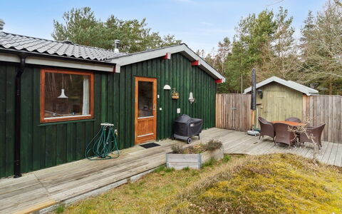 Nada - 200M from the Sea: Møbel, Indretning, Gulvbelægning, Træ, Etage, Loft, Trægulve, Stol, Bord, Belysning