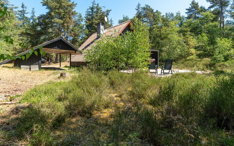 Olla - 400M from the Sea: Møbel, Indretning, Gulvbelægning, Træ, Etage, Loft, Trægulve, Stol, Bord, Belysning