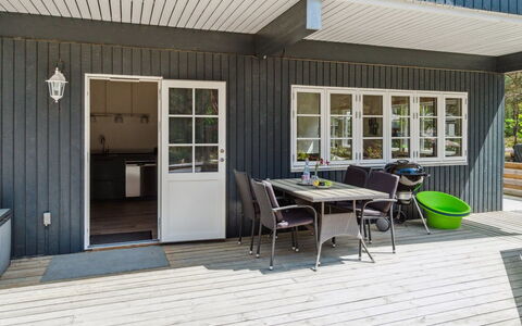 Sjo - 300M from the Sea: Tag, Hus, Land Lot, Hjem, Sommerhus, Estate, Garden Bygninger, Skygge, Bjælkehytte, Landscaping