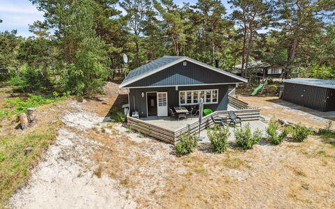 Sjo - 300M from the Sea: Tag, Hus, Land Lot, Hjem, Sommerhus, Estate, Garden Bygninger, Skygge, Bjælkehytte, Landscaping