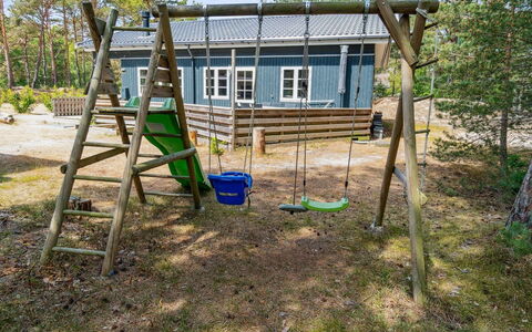 Sjo - 300M from the Sea: Træ, Backyard, Legepladsudstyr, Have, Stige, Gård, Jord, Skygge, Garden Bygninger, Legeplads