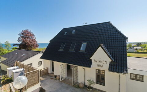 Johanna - 300M from the Sea: Træ, Møbel, Lejlighed, Værelse, Loft, Bejdse, Stol, Hårdttræ, Klarlak, Tømmer