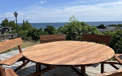 Johanna - 300M from the Sea: Træ, Møbel, Lejlighed, Værelse, Loft, Bejdse, Stol, Hårdttræ, Klarlak, Tømmer