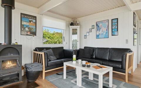Eliene - 400M from the Sea: Træ, Møbel, Gulvbelægning, Etage, Indretning, Couch, Stue, Loft, Hjem, Trægulve