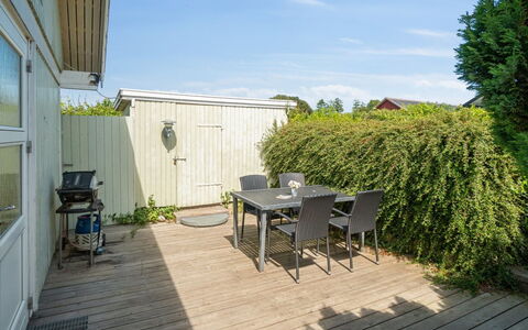 Eliene - 400M from the Sea: Busk, Land Lot, Have, Dæk, Planke, Skygge, Backyard, Hårdttræ, Landscaping, Gård