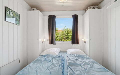 Eliene - 400M from the Sea: Træ, Soveværelse, Loft, Etage, Hjem, Seng, Bed Frame, Bejdse, Hårdttræ, Sengetøj