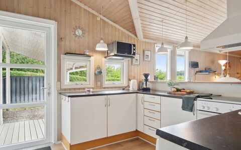 Isto - 250M from the Sea: Træ, Loft, Køkken, Indretning, Hjem, Gulvbelægning, Hus, Større Bandage, Countertop, Køkken Apparat