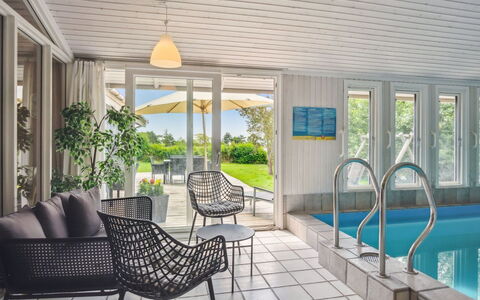 Isto - 250M from the Sea: Møbel, Udvej, Stol, Skygge, Svømmepøl, Udendørs Møbler, Have, Eco Hotel, Estate, Gård
