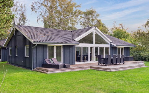 Josina - 675M from the Sea: Græs, Hus, Tag, Hjem, Sommerhus, Busk, Land Lot, Landdistrikt, Stuehus, Bunddække