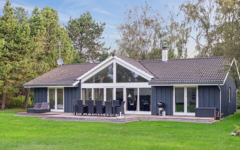 Josina - 675M from the Sea: Græs, Hus, Tag, Hjem, Sommerhus, Busk, Land Lot, Landdistrikt, Stuehus, Bunddække