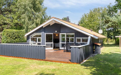 Dorti - 725M from the Sea: Veranda, Sommerhus, Sidespor, Hårdttræ, Skygge, Estate, Dæk, Garden Bygninger, Planke, Gård