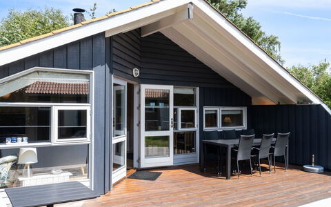 Dorti - 725M from the Sea: Træ, Tag, Arkitektur, Hjem, Hus, Sommerhus, Sidespor, Hårdttræ, Hældning, Estate