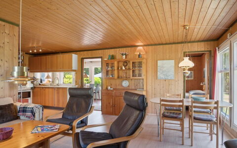 Carena - 1.8Km from the Sea: Boligområde, Tag, Forstad, Indkørsel, Estate, Skorsten