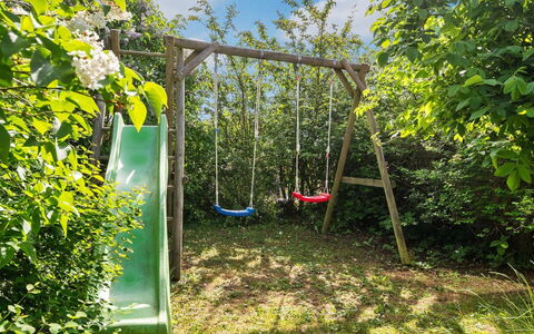 Felicity - 250M from the Sea: Tag, Hus, Land Lot, Hjem, Sommerhus, Estate, Garden Bygninger, Skygge, Bjælkehytte, Landscaping