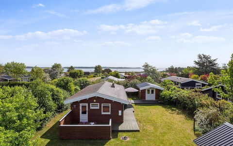 Felicity - 250M from the Sea: Tag, Hus, Land Lot, Hjem, Sommerhus, Estate, Garden Bygninger, Skygge, Bjælkehytte, Landscaping