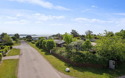 Felicity - 250M from the Sea: Tag, Hus, Land Lot, Hjem, Sommerhus, Estate, Garden Bygninger, Skygge, Bjælkehytte, Landscaping