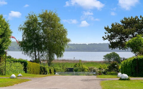 Felicity - 250M from the Sea: Tag, Hus, Land Lot, Hjem, Sommerhus, Estate, Garden Bygninger, Skygge, Bjælkehytte, Landscaping