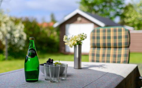 Felicity - 250M from the Sea: Tag, Hus, Land Lot, Hjem, Sommerhus, Estate, Garden Bygninger, Skygge, Bjælkehytte, Landscaping
