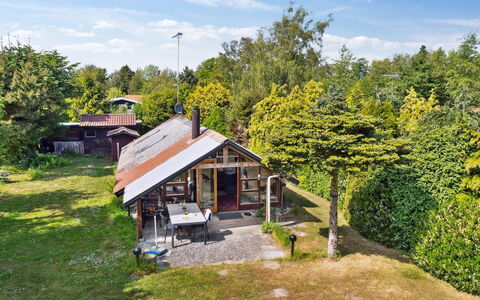Konrad - 700M from the Sea: Tag, Hus, Hjem, Sommerhus, Sidespor, Estate, Indkørsel, Garden Bygninger, Gård, Skur