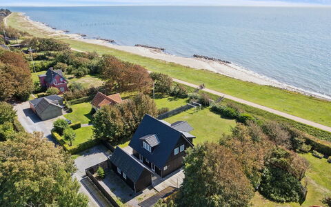 Esme - 30M from the Sea: Kyst, Hus, Coastal Og Oceaniske Landskabsformer, Hjem, Hav, Kyst, Sommerhus, Ocean, Estate, Bugt