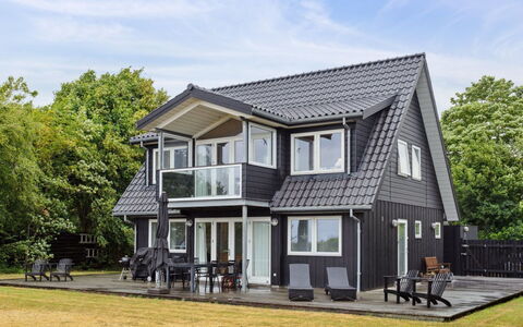 Esme - 30M from the Sea: Boligområde, Tag, Forstad, Indkørsel, Estate, Skorsten