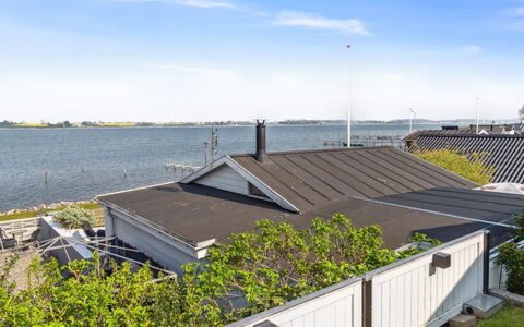 Tameka - 10M to the Fjord: Blå, Busk, Sommerhus, Bunddække, Have, Estate, Skygge, Landscaping, Stuehus, Eco Hotel