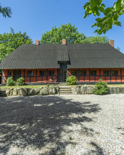 Elvin - 2.7Km from the Sea