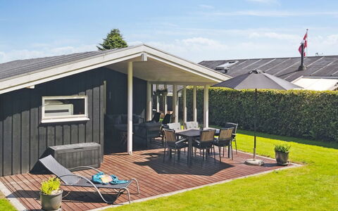 Fiete - 200M from the Sea: Tag, Hus, Land Lot, Hjem, Sommerhus, Estate, Garden Bygninger, Skygge, Bjælkehytte, Landscaping