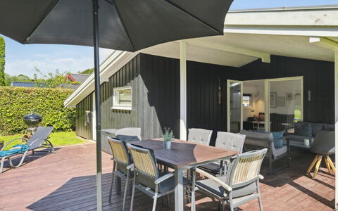 Fiete - 200M from the Sea: Tag, Hus, Land Lot, Hjem, Sommerhus, Estate, Garden Bygninger, Skygge, Bjælkehytte, Landscaping
