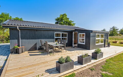 Tabithe - 500M from the Sea: Tag, Hus, Land Lot, Hjem, Sommerhus, Estate, Garden Bygninger, Skygge, Bjælkehytte, Landscaping
