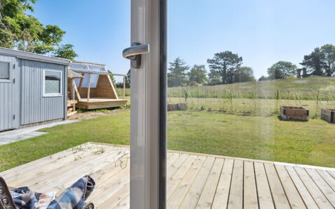 Tabithe - 500M from the Sea: Tag, Hus, Land Lot, Hjem, Sommerhus, Estate, Garden Bygninger, Skygge, Bjælkehytte, Landscaping