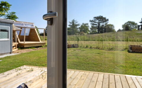 Tabithe - 500M from the Sea: Tag, Hus, Land Lot, Hjem, Sommerhus, Estate, Garden Bygninger, Skygge, Bjælkehytte, Landscaping