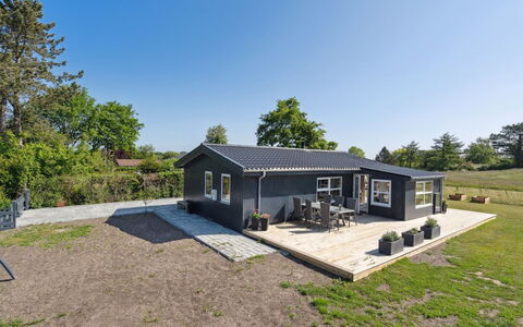 Tabithe - 500M from the Sea: Tag, Hus, Land Lot, Hjem, Sommerhus, Estate, Garden Bygninger, Skygge, Bjælkehytte, Landscaping
