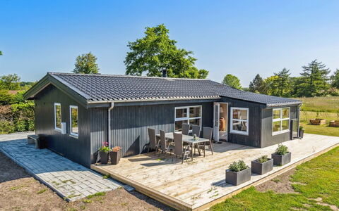 Tabithe - 500M from the Sea: Tag, Hus, Land Lot, Hjem, Sommerhus, Estate, Garden Bygninger, Skygge, Bjælkehytte, Landscaping