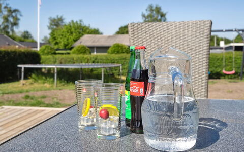 Tabithe - 500M from the Sea: Tag, Hus, Land Lot, Hjem, Sommerhus, Estate, Garden Bygninger, Skygge, Bjælkehytte, Landscaping